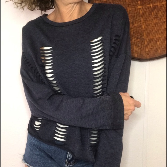 🗣Cute distressed box cut sweater - Picture 2 of 7